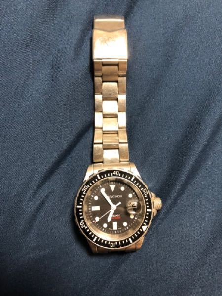 時計の価値についての質問なのですが、marathon社のミリタリーウォッチを持っています。 カナダ軍の国境警備隊の方が付けていたもので父が譲り受けたそうです。 ですが、いまお金に困っており手放そ...