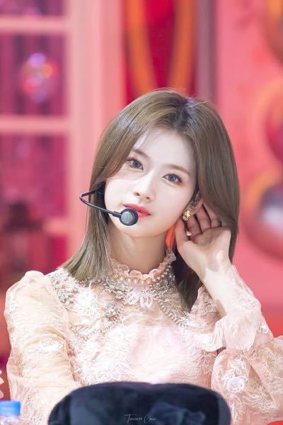 Twiceのサナちゃんについて ミディアムヘアのサナちゃんがめちゃくちゃ Yahoo 知恵袋