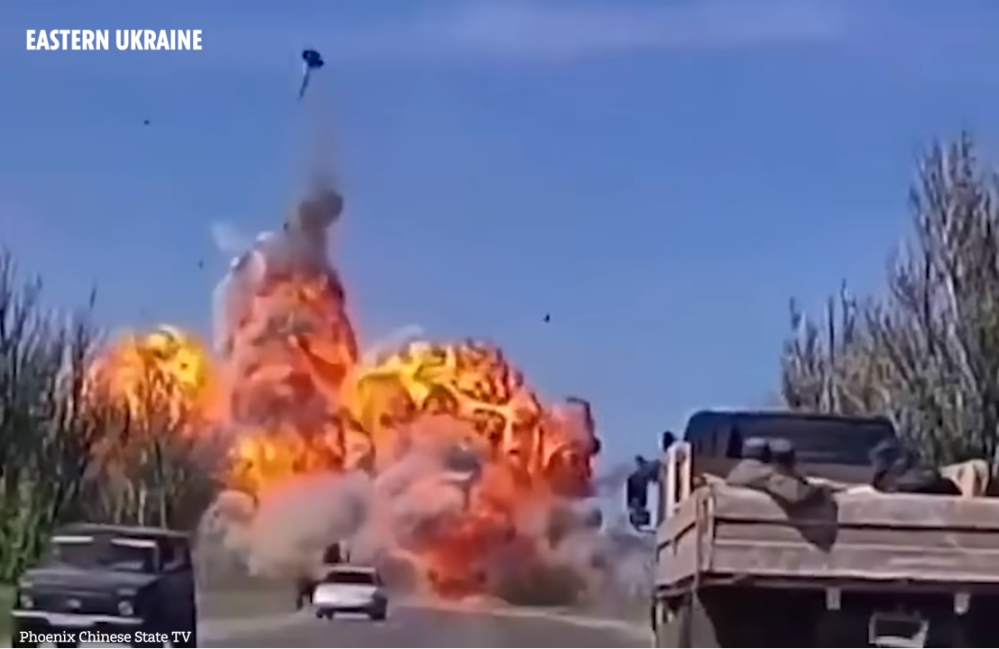 動画：砲塔が真上に何ん10mも吹き飛ぶ ”びっくり箱戦車” https://www.youtube.com/watch?v=QiybJ8UuHXA&t=19s 対戦車ミサイルが命中すると、この凄まじい爆発。 凄くね？