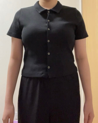 アルバイト ゲームセンター の面接に行きます この襟付きの黒色トップスで問題 Yahoo 知恵袋