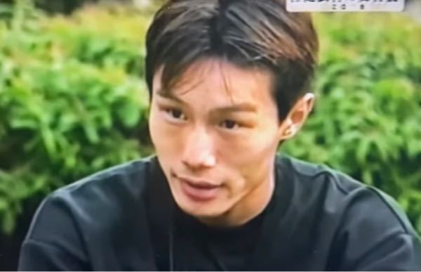 元ボクサーの畑山隆則さんのこの髪型は 短めの耳かけセンターパートですか？ 一応この写真見せるのですが、なんて言う名前の髪型か気になりました。