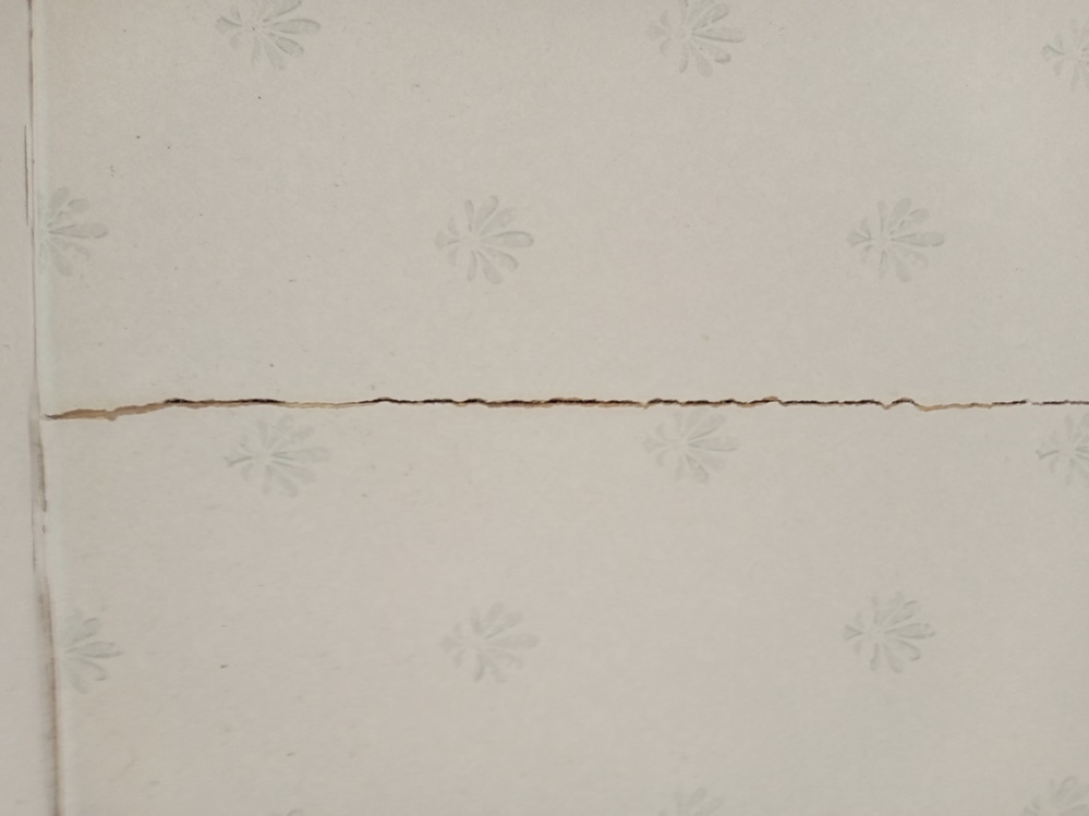 壁紙にひび割れの補修について壁外のひび割れを補修したくていろいろやっているん Yahoo 知恵袋