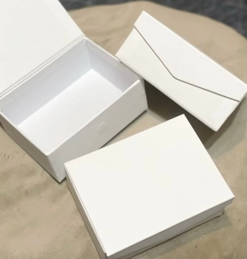 ダイソーの白い箱ですこれの大きさ教えてください Yahoo 知恵袋