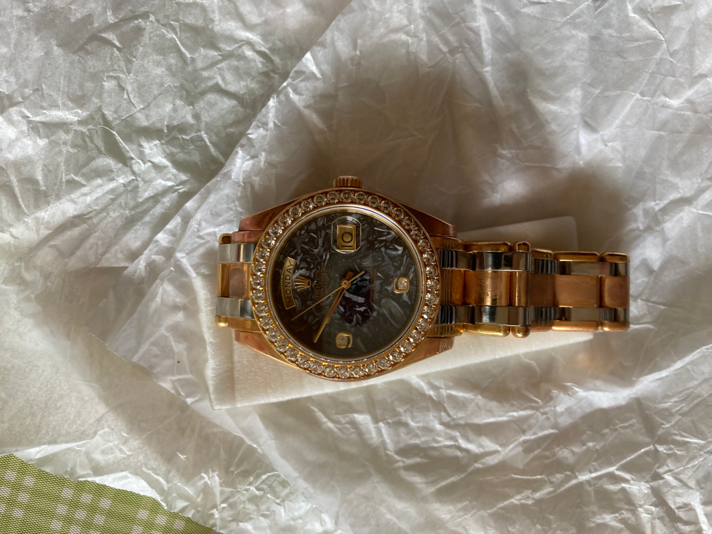 義父の時計ですがこんなロレックスは本物であるのでしょうか?