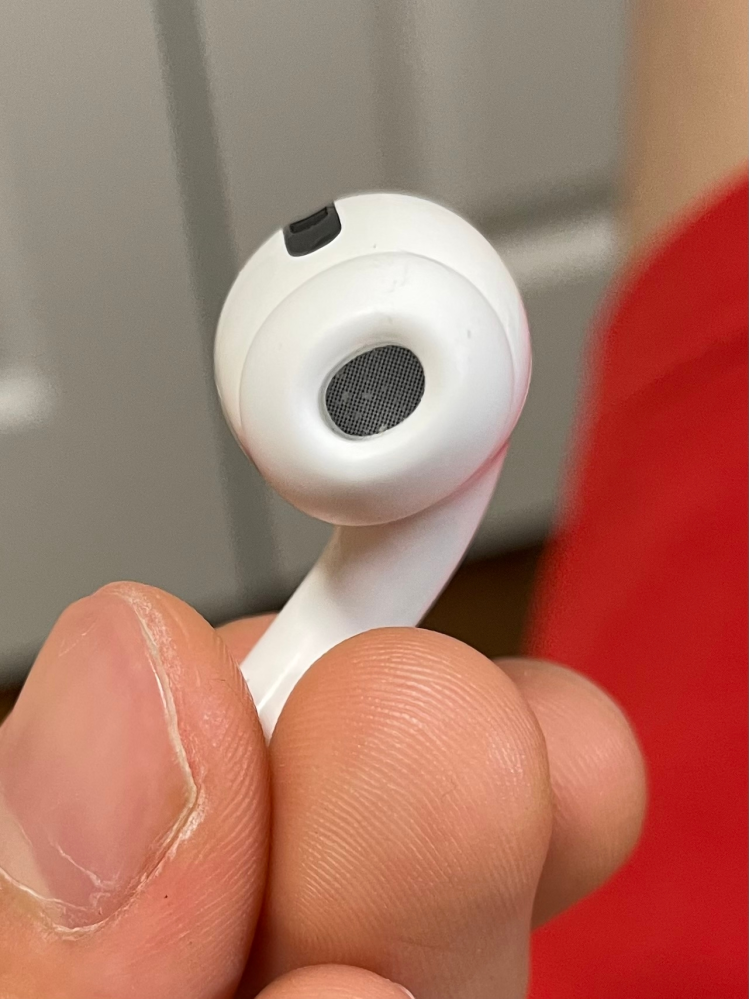 AirPodsProの耳部分に耳垢が溜まっていたので掃除をしていたんですが 