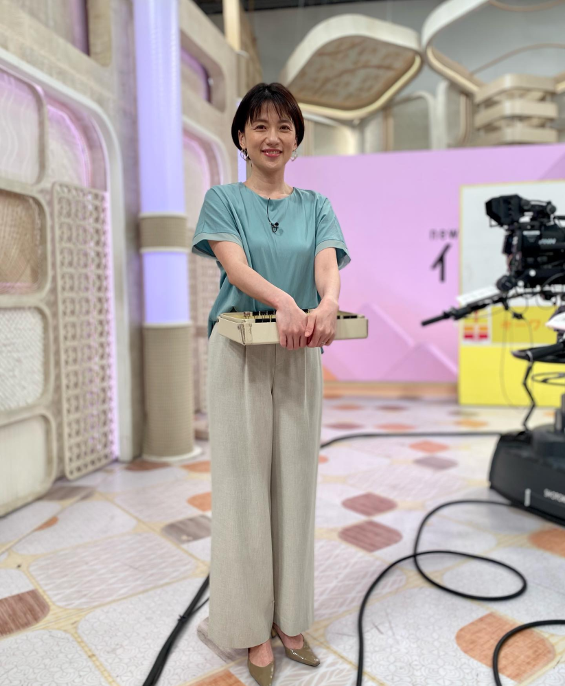 ありません。 フジテレビアナウンサー 梅津弥英子 やえこアナウンサーは写真のように、左手に付けているのは結婚指輪ですか？