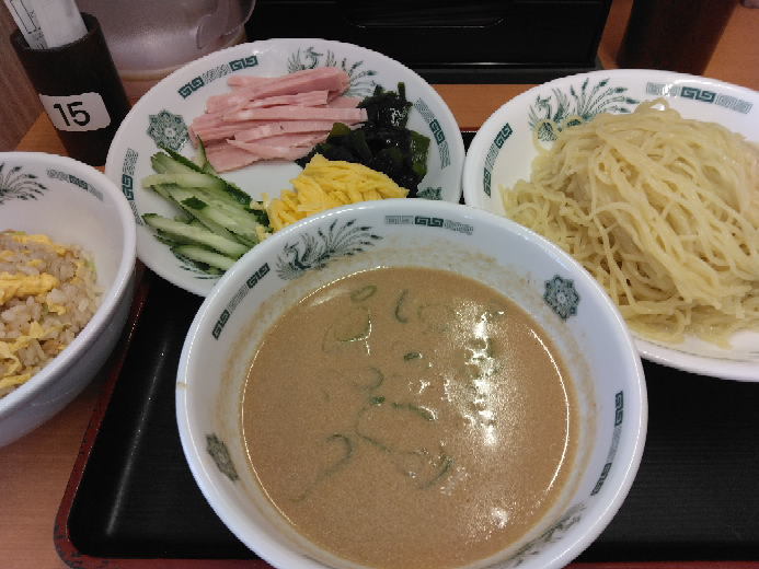 今日は、ごま味噌冷やし麺と半炒飯セットにしました。 美味しいよね？ (*^_^*)(*^_^*)(*^_^*)(*^_^*)