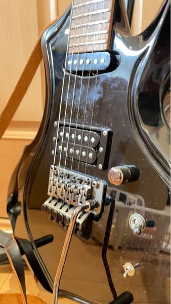 図のような黒いギターのボディーにマッキーのサインペンでサインをもらうことは可能でしょうか？ またそのようなサインを保護するスプレーは何を購入すればいいですかね？