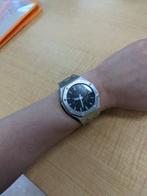 友達から腕時計をもらいましたが、これはオーデマ・ピゲというやつですか？