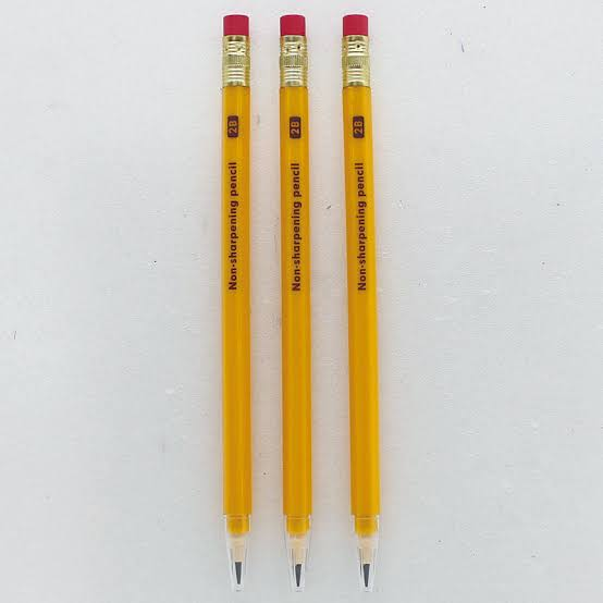 愛用しているロケット鉛筆が壊れてしまったので、 買い替えようと思います。 おすすめのロケット鉛筆がありましたら、教えてください。 https://my-best.com/2579