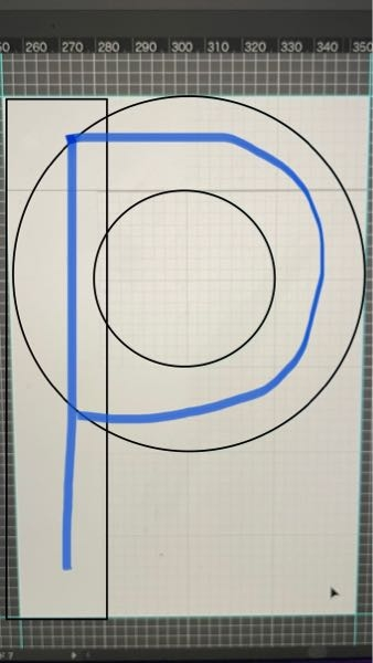 Illustratorで、均等な太い曲線を描く方法を教えていただけないでしょうか。 アルファベットのPを描きたいのですが、写真のように、「⊃」の部分を均等な幅で描く方法が検討つかず困っております。 な