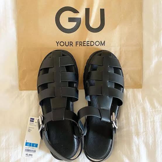 このサンダル最近流行ってるみたいですが、めっちゃ偏見でGUの靴って足のこと考えてなさそうですがどうですか？