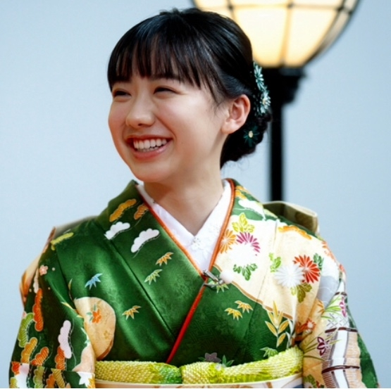 芦田愛菜さんに この色と柄のお着物は似合っていると感じますか とても似 Yahoo 知恵袋