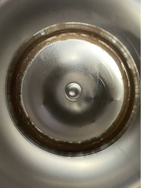 水筒の内側、底部分がこのような事に。 割り箸で擦っても落ちません。 サビか汚れか分かりますか？ 使い始めてそんなに経っていないです。