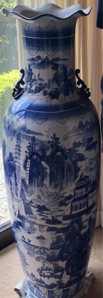 骨董品に詳しい方に質問です。130cmぐらいの陶器の大きな花瓶、ツボ？。骨董屋に持ち込んでいくらぐらいですか？