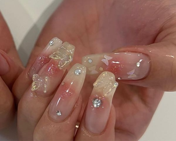 成人式でネイルを自分で塗るひとはいますか 眼鏡だと変ですか 気まずい人と Yahoo 知恵袋