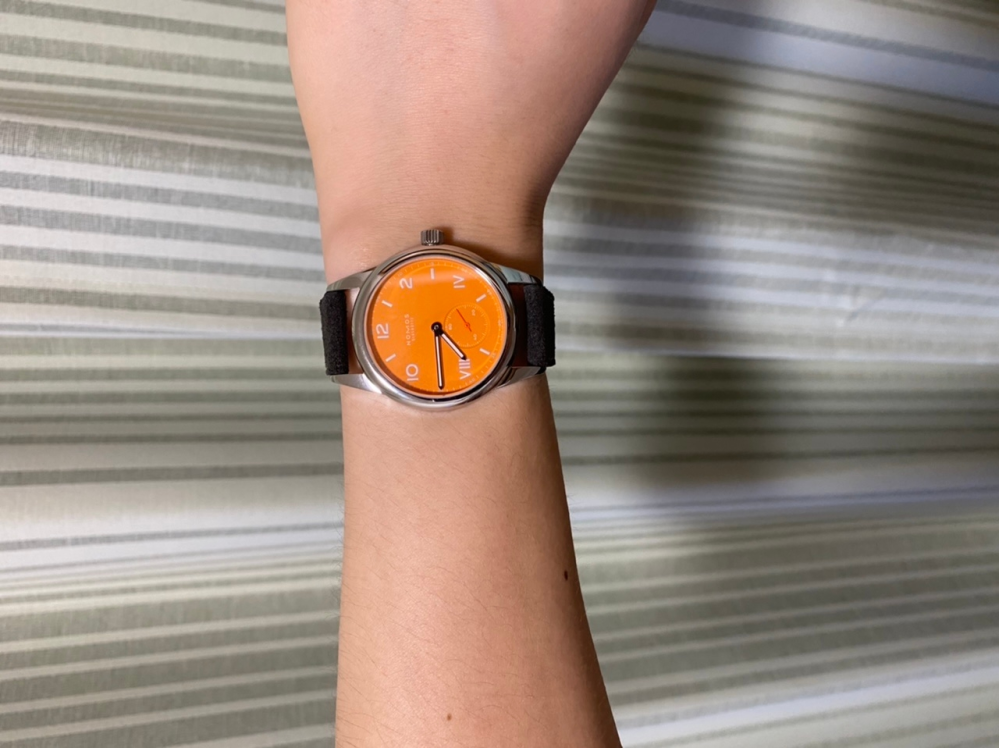 時計のサイズについて。 ラグが長い時計で、手首幅とほぼ同じ全長の時計なんですが、客観的に見て大きすぎるように思いますか？