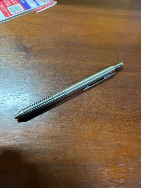 この振り子式の2＋1のステンレス製のペンを見つけたのですが、こちらの商品の詳細が分かる方は教えていただきたいです。よろしくお願いします