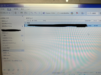 Outlookでメールを送信したいのです。送信トレイには入っていますが送信済みアイテムのところには入ってません。これはまだ送信されていないということですよね？ 今不具合？でパソコンがインターネットに繋がっていないのですが、それが原因でしょうか？
