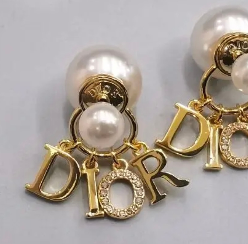 3回ぐらいしか使ってないDiorのピアスです！