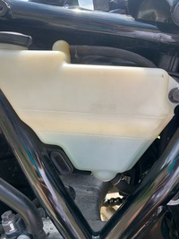 バイクの冷却水ってそろそろ補充した方がいいんですか Cb400sf Yahoo 知恵袋