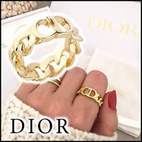Diorのリングを購入検討しています。素材が真鍮やメッキコーティなのが