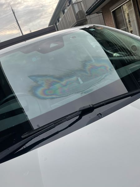 急募です 1ヶ月ほど前から内側がずっと曇ります さっき見て見ると外側が虹色に Yahoo 知恵袋