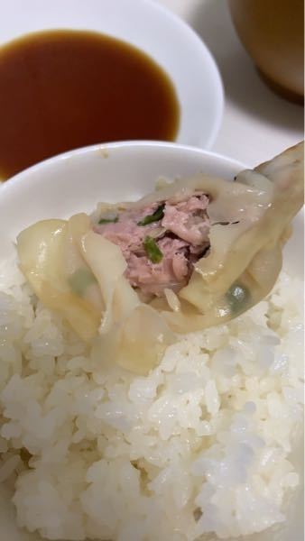 至急お願いします！餃子をちゃんと蒸したはずなのですが、こんなにピン