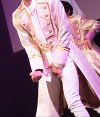 この服を着ているアイドル誰かわかりますか Yahoo 知恵袋