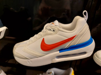 このnikeスニーカーの種類わかる方いらっしゃいますか 品番でも種類の名前 Yahoo 知恵袋