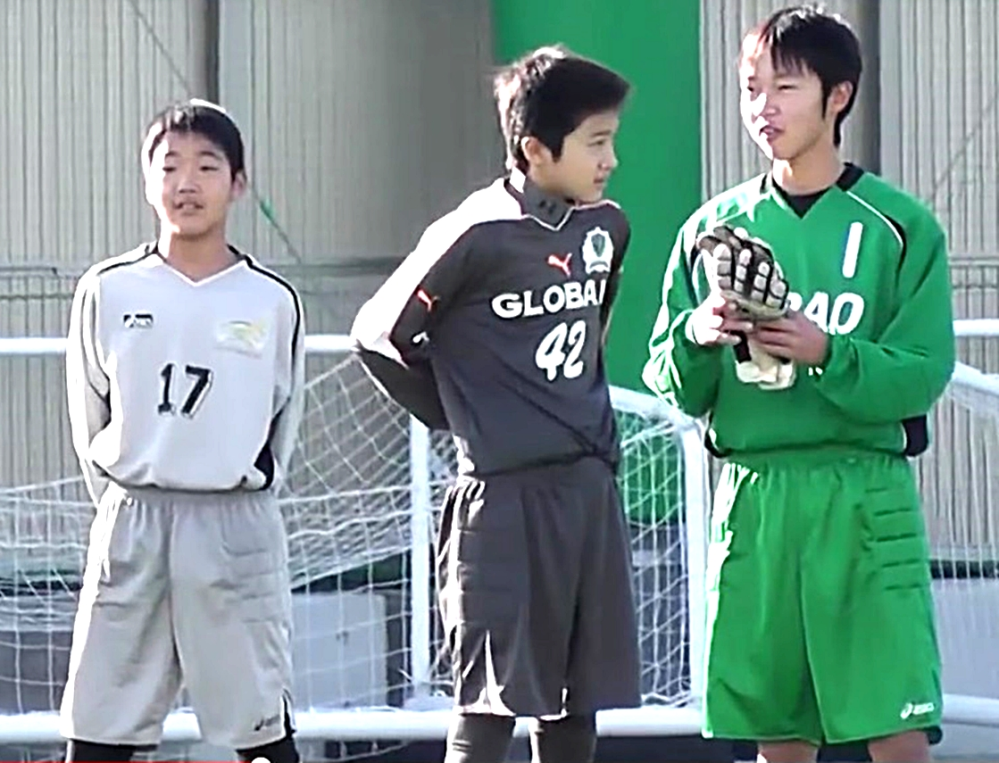 サッカー部です ユニフォームどうですか かっこいい かっこいいです Yahoo 知恵袋