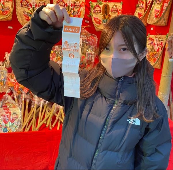華金カップルのリコちゃんが着ているノースフェイスのダウンの商品名と 
