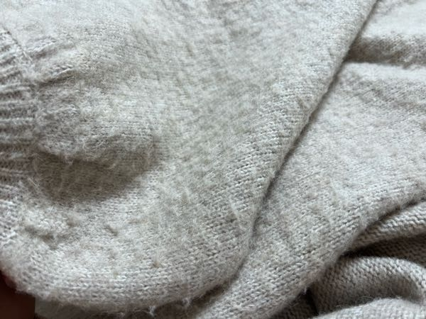 A12197  originals セトアレア 少し毛羽立ちあります 買ったばかりのセーターが数回でこんな感じになってしまいました。毛玉
