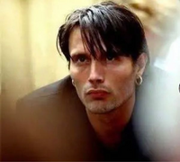 この俳優の名前教えてください マッツ ミケルセン っぽいが Yahoo 知恵袋