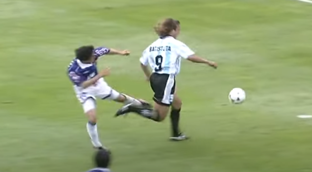 W杯1998日本-アルゼンチンで名波のクリアミスでバティストゥータ