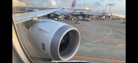 写真の通り、飛行機のエンジンがよく見える席はどこですか？
希望機体はB787とB777です。よろしくお願いします。 