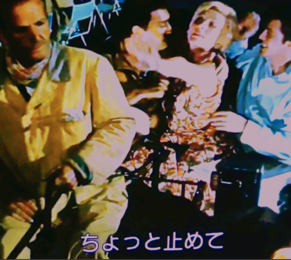 『太陽がいっぱい』のこの場面、中央の女性、日本語で「あーっ運転手さん！」と言ってませんか？