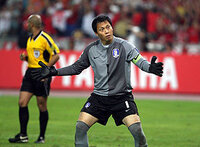 サッカー韓国代表のｇｋ李雲在 イ ウンジェ 実は中川家の礼二ですよ Yahoo 知恵袋