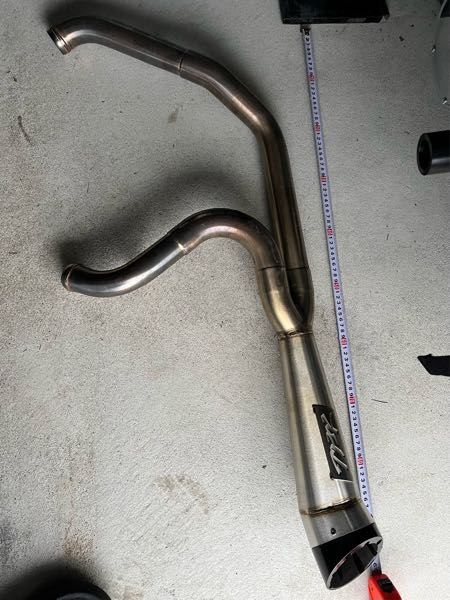 スチール製マフラー 鏡面仕上げ このステンレス製バイクマフラーを磨いて鏡面仕上げにしたいのですが