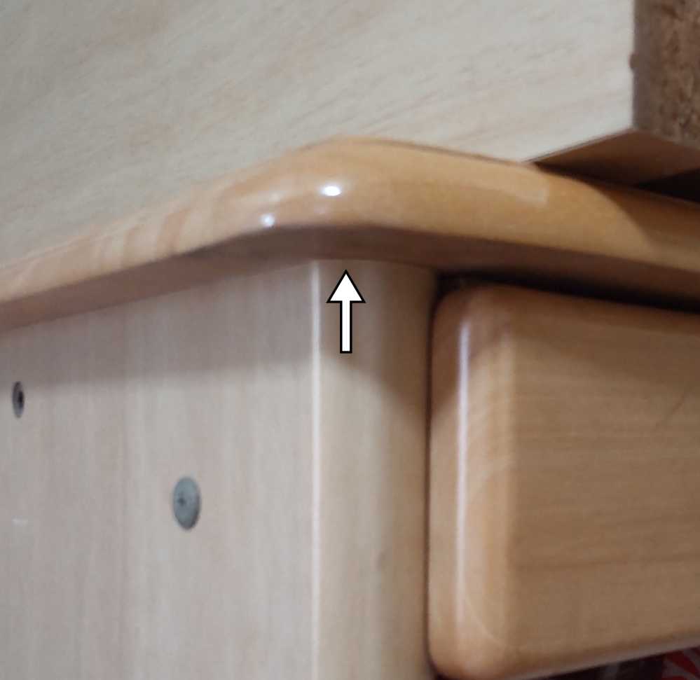 学習机を解体したいのですが、写真の天板部分と足の部分は解体可能