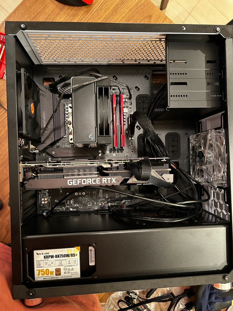 パソコンについて質問ですHDDなしSSDなしでパソコンは起動できるんで