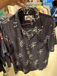 古着屋さんに行った時にいい服を見つけたのですが、穴が空いていたので  