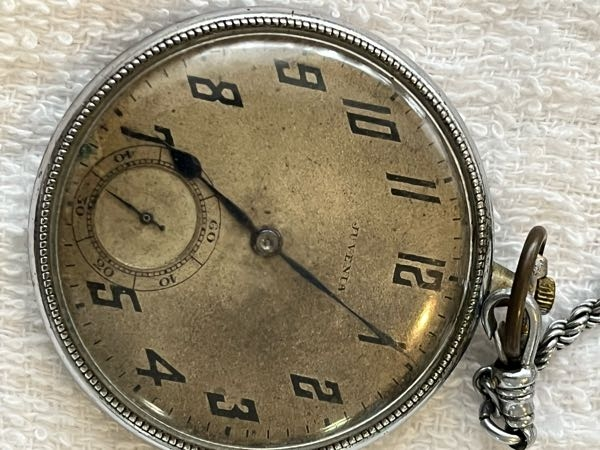 JUVENIAジュベニア懐中時計古い懐中時計と思うのですが年式、価