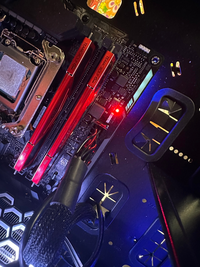 【ジャンク】自作PC OS無し SSD・HDD無し マザーボードCPUランプ点灯 自作PCにて起動が出来ません。マザーボードのCPU欄に赤色の