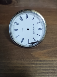 だいぶ昔に購入したウエッジウッドの小さな置時計ですが、ムーブメント