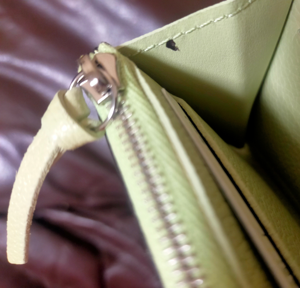 ルイヴィトンのオンラインショップで初めて財布を購入したところ