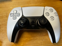 ps5のコントローラーについて質問です。添付した画像のように左