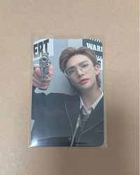 straykidsのヒョンジンについての質問です このmaxidentのミューコリ特典？のトレカをメルカリで買ったのですが同じのを持っている方にお聞きしたいのですがこのトレカってとっても薄い気がするのですがそういうものなのでしょうか
タワレコ特典のトレカくらい薄いです