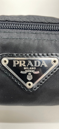 セカンドストリートでPRADAのポーチが4000円で売っていました。自分が 