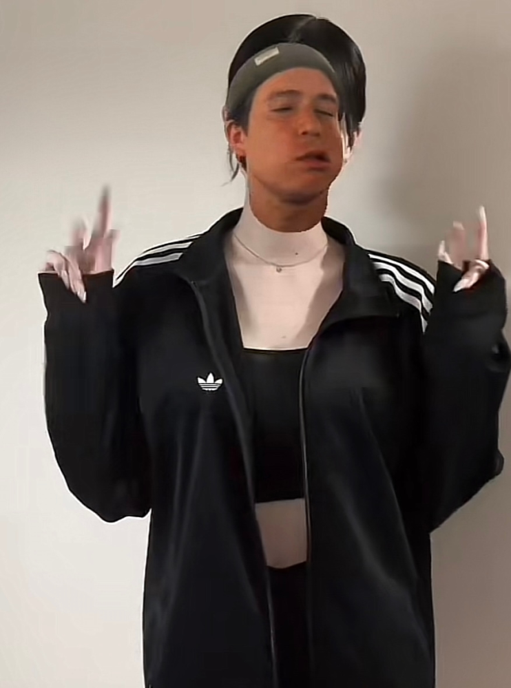 韓国jkがよく着てるadidasのジャージってなんで調べたら出てき